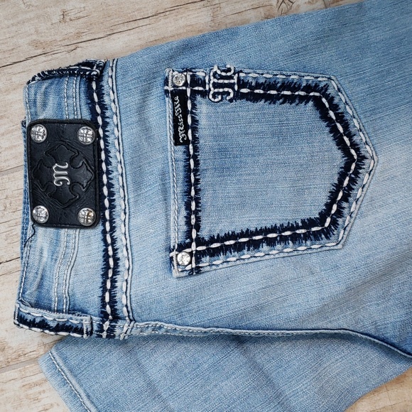 Miss Me Capri Boyfriend Jeans - Picture 2 of 7